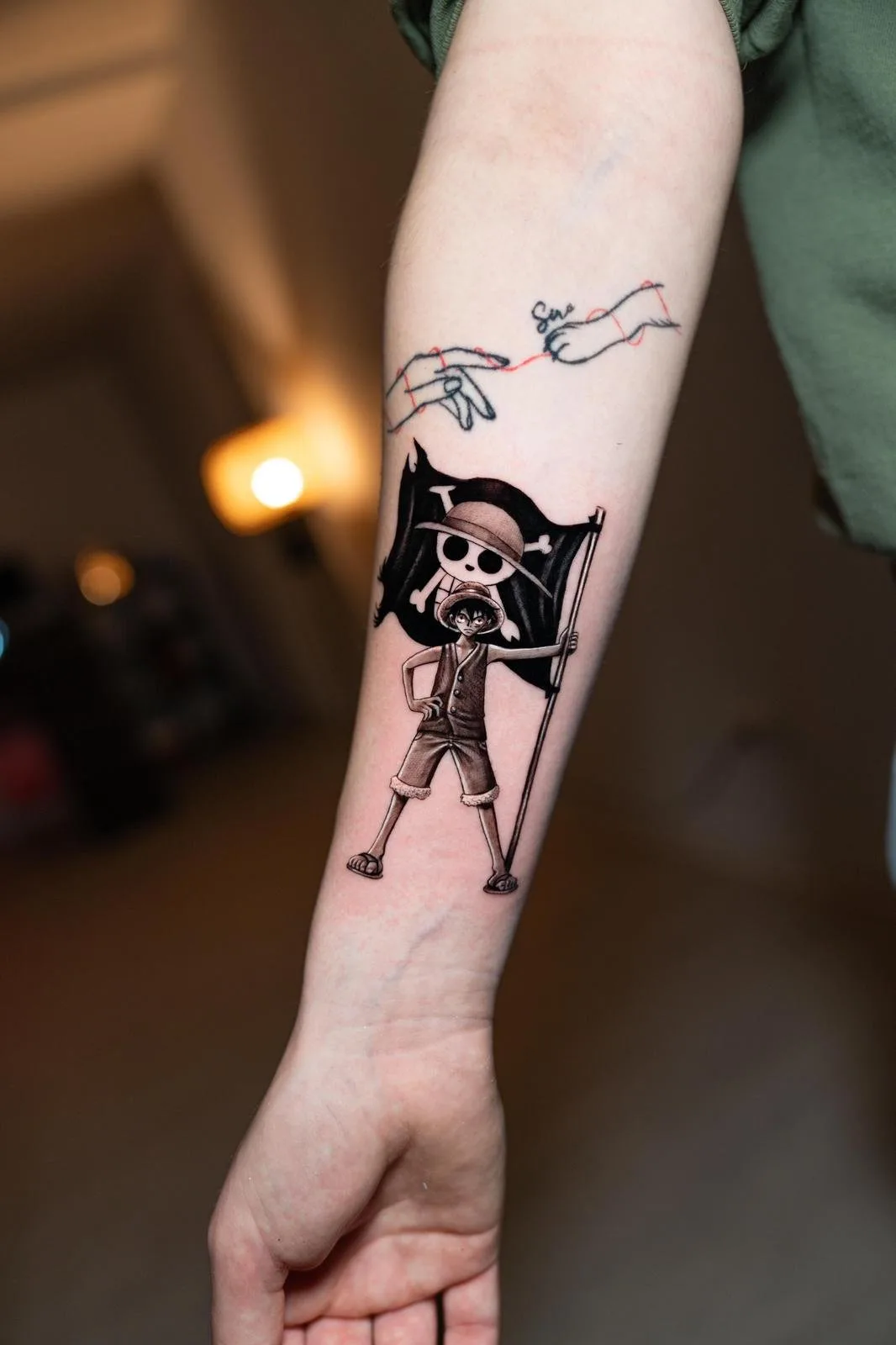 Anime Tattoo Pirat mit Flagge am Unterarm – Prime Ink Bremen