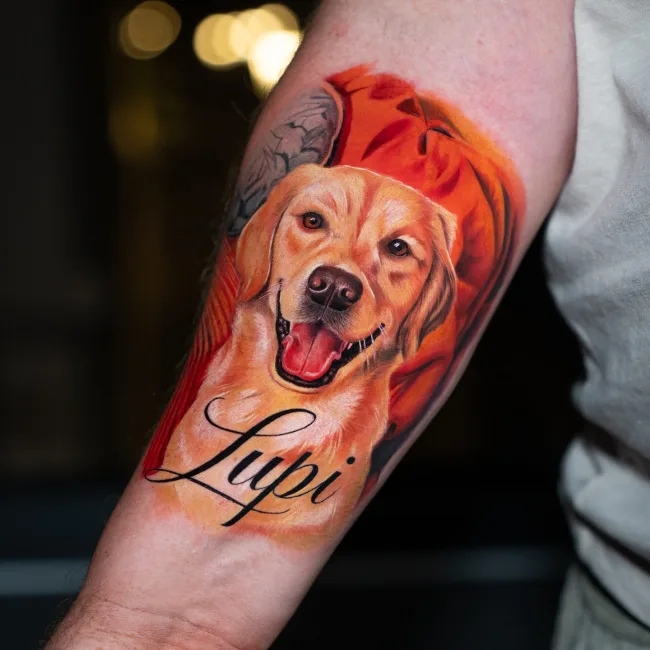 Farbtattoo Hundeportrait Golden Retriever am Unterarm – Chema, Prime Ink Bremen