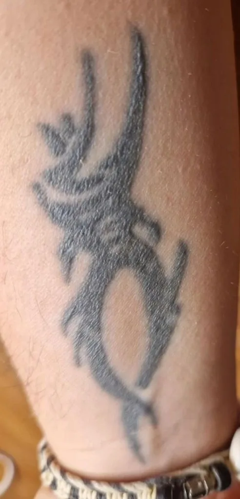 Cover-Up vorher – Unterarm: altes Tribal – Prime Ink Bremen
