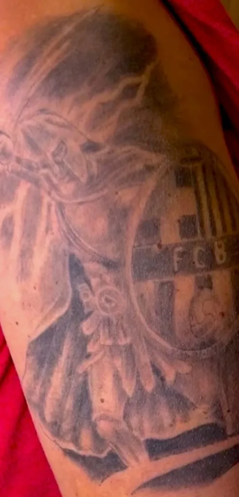 Cover-Up vorher – Schulter: verblasstes Krieger-Motiv – Prime Ink Bremen